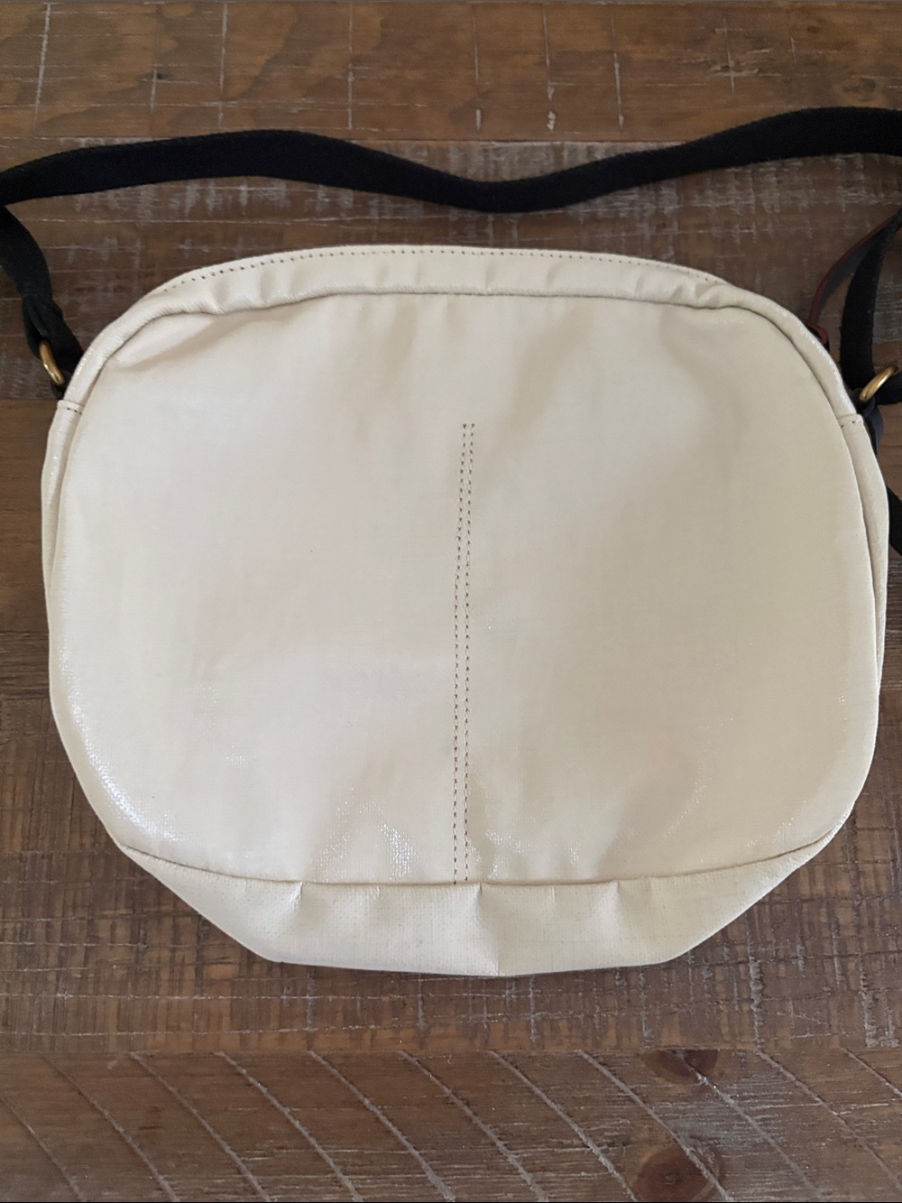 Jack Gomme NWOT Crossbody Bag with Contrasting Black Strap and linen lining. - Picture 6 of 11